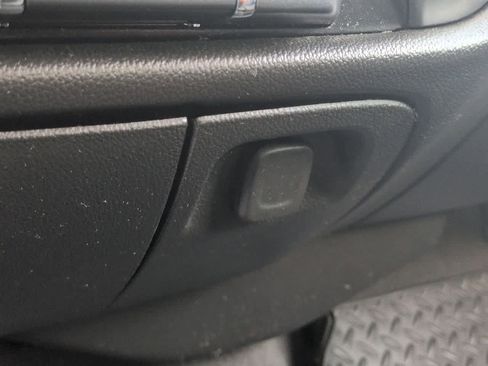 Used 2019 Chevrolet Silverado 1500 LT RWD image 28