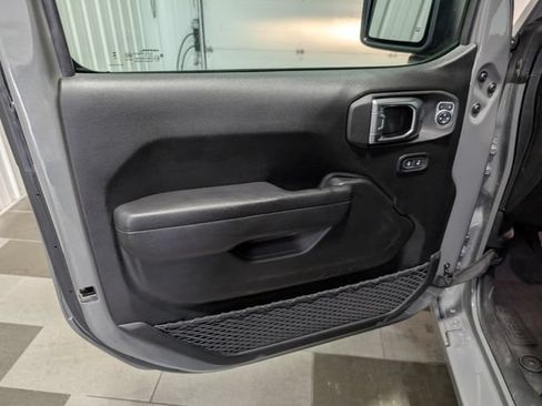 Used 2023 Jeep Gladiator Sport AWD/4WD image 12