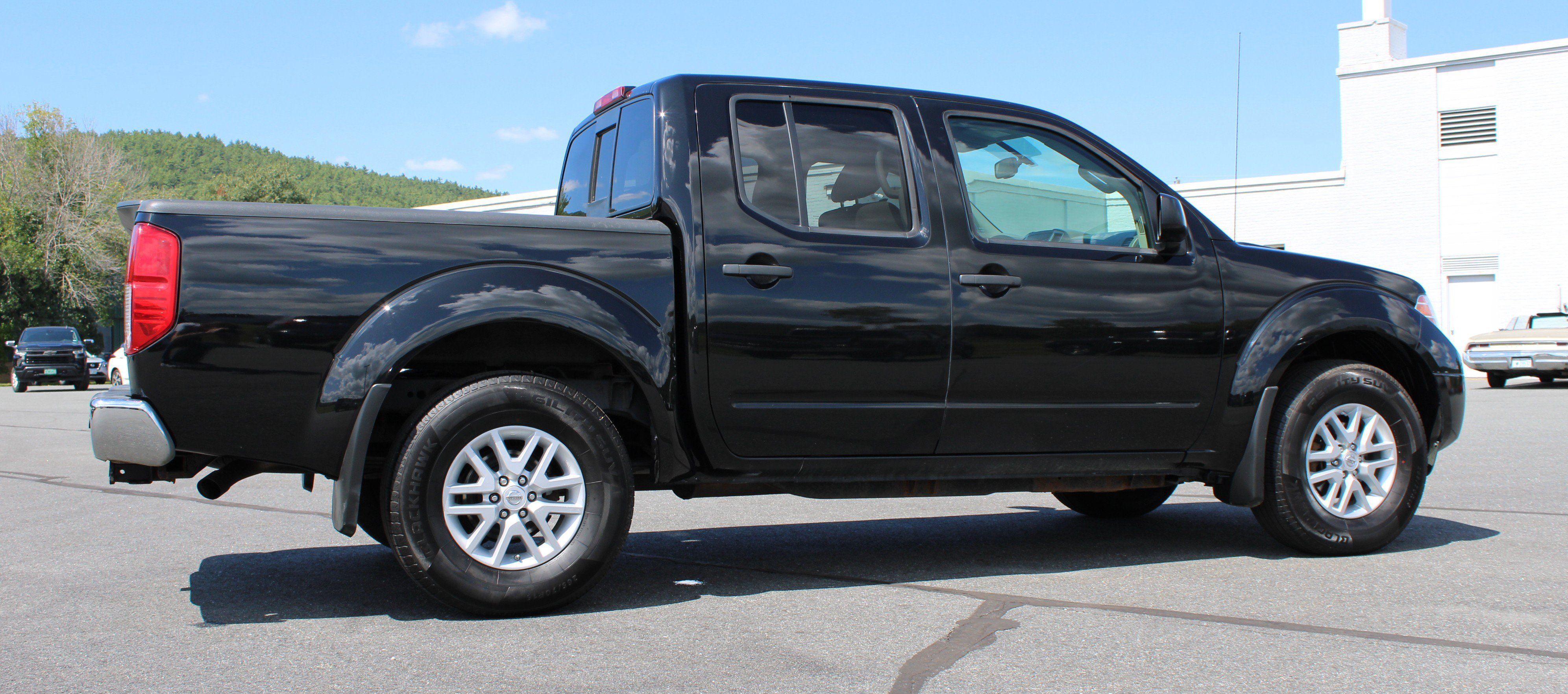 Used 2017 Nissan Frontier SV w/ SV Value Truck Package AWD/4WD image 6