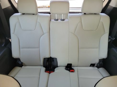 Used 2022 Kia Telluride S FWD image 12