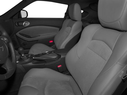 Used 2016 Nissan 370Z Coupe RWD image 6