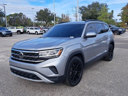Used 2021 Volkswagen Atlas SE w/ Panoramic Sunroof Package image 3