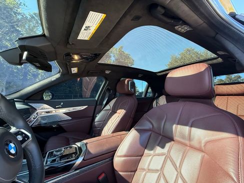 Used 2023 BMW 760i xDrive w/ Executive Package image 24