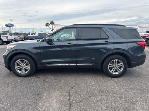 Used 2022 Ford Explorer XLT image 2