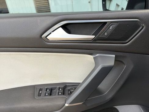 Used 2018 Volkswagen Tiguan S image 4