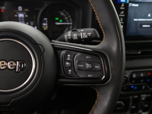 Used 2024 Jeep Wrangler Unlimited AWD/4WD image 24