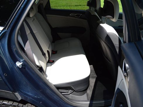Used 2023 Kia Sportage EX AWD/4WD image 16