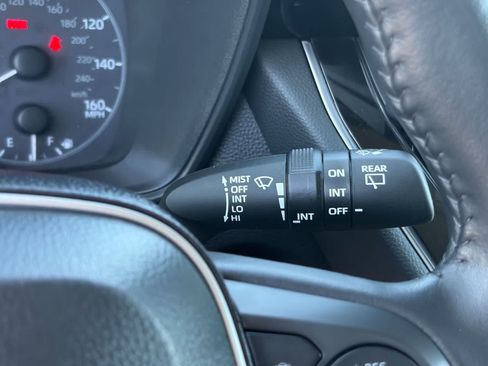 Used 2025 Toyota Corolla Cross LE FWD image 14