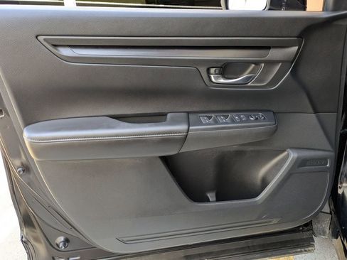 Used 2025 Honda CR-V LX image 11