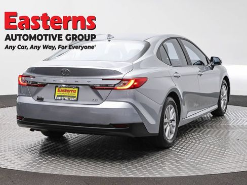 Used 2025 Toyota Camry LE w/ Convenience Package FWD image 5