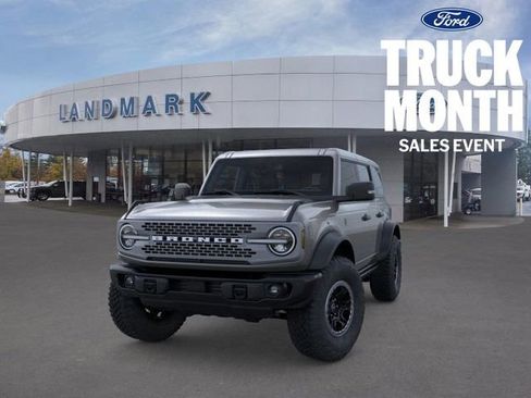 New 2025 Ford Bronco Badlands image 2