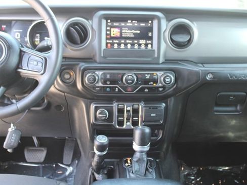 Used 2023 Jeep Wrangler Unlimited AWD/4WD image 17