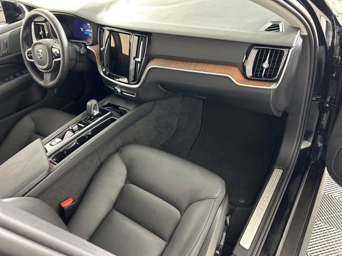 Used 2025 Volvo V60 B5 Cross Country Plus image 25