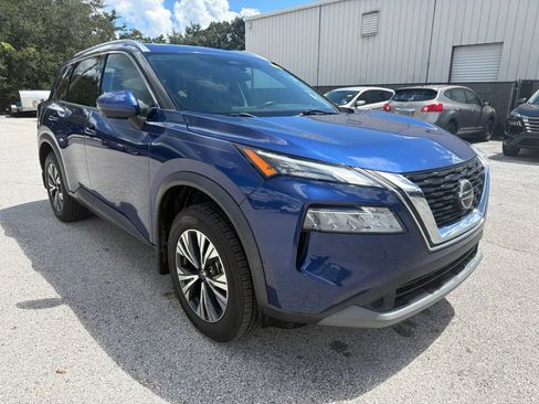 Used 2021 Nissan Rogue SV w/ Premium Package FWD image 3