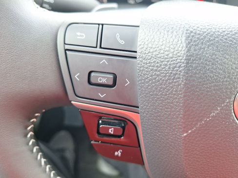 Used 2025 Toyota Camry SE image 21