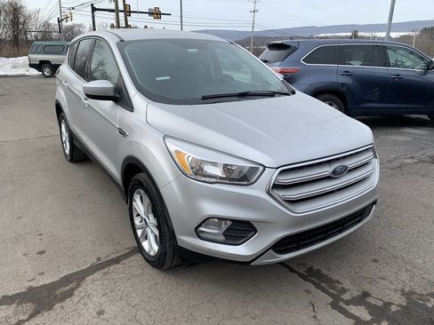 Used 2019 Ford Escape SE image 1