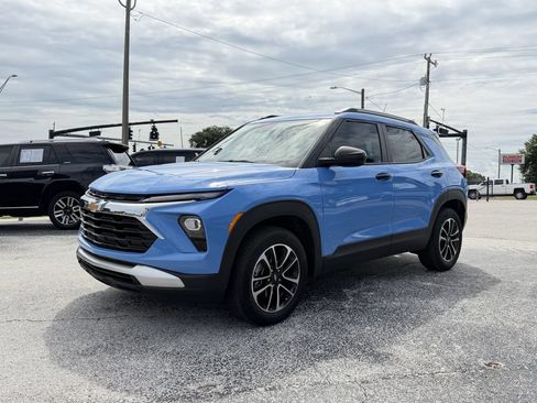 Used 2024 Chevrolet TrailBlazer LT w/ Driver Confidence Package AWD/4WD image 9