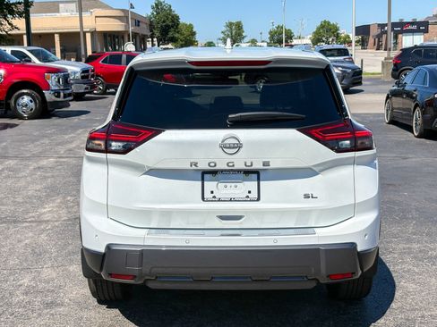 Used 2025 Nissan Rogue SL w/ SL Premium Package FWD image 16