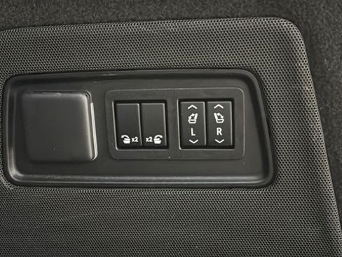 Used 2022 Cadillac Escalade Sport Platinum w/ LPO, ONYX Package AWD/4WD image 29