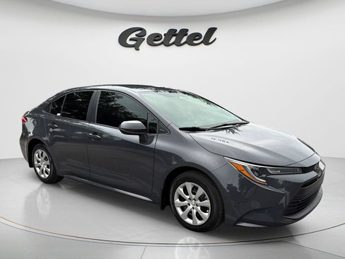 Used 2026 Toyota Corolla LE FWD image 3