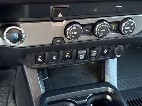 Certified 2019 Toyota Tacoma TRD Sport image 31