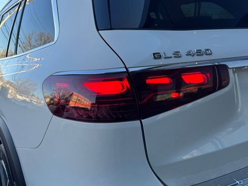 Used 2024 Mercedes-Benz GLS 450 4MATIC image 13