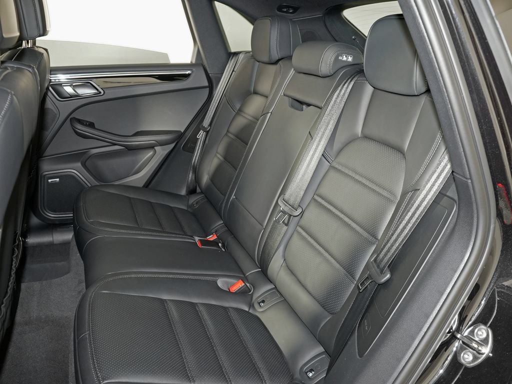 Used 2026 Porsche Macan S AWD/4WD image 34