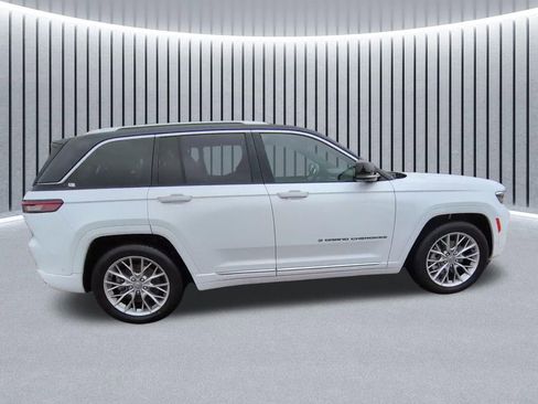 Used 2023 Jeep Grand Cherokee Summit AWD/4WD image 17