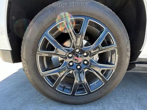 Used 2024 GMC Yukon XL Denali AWD/4WD image 37