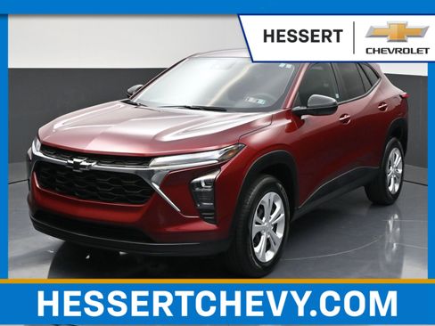 Used 2024 Chevrolet Trax LS FWD image 1