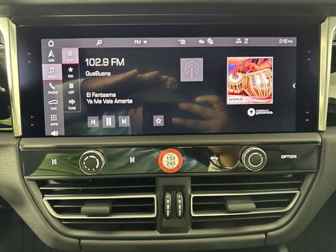 Certified 2025 Porsche Macan image 22