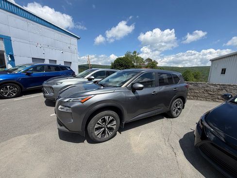 Used 2023 Nissan Rogue SV AWD/4WD image 2