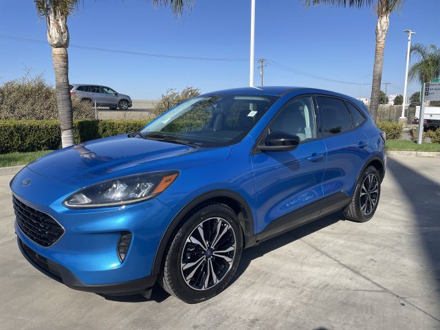 Used 2021 Ford Escape SE w/ SE Sport Appearance Package FWD image 4