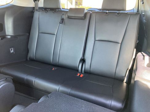 Used 2024 Toyota Highlander Platinum image 29