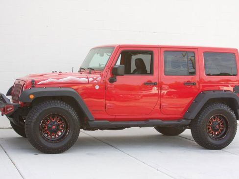 Used 2015 Jeep Wrangler Unlimited Sahara AWD/4WD image 15