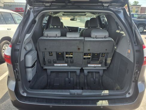 Used 2017 Toyota Sienna XLE Premium image 25
