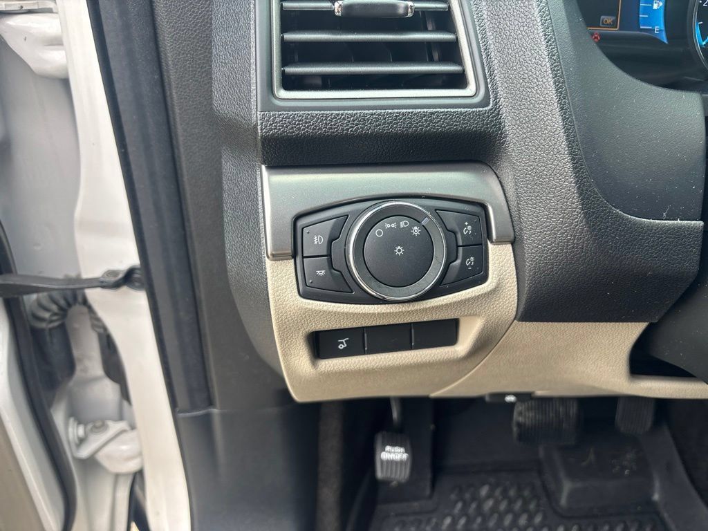 Used 2018 Ford Explorer XLT w/ Equipment Group 202A FWD image 13