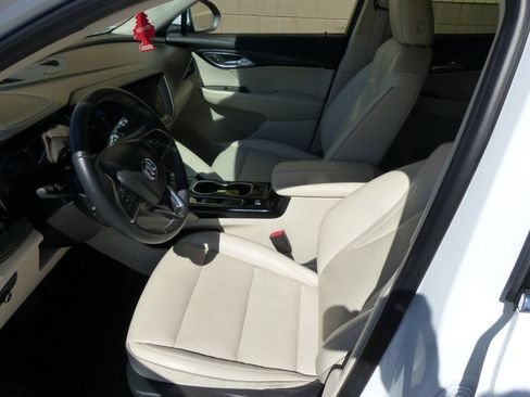 Used 2021 Buick Envision Essence FWD image 17