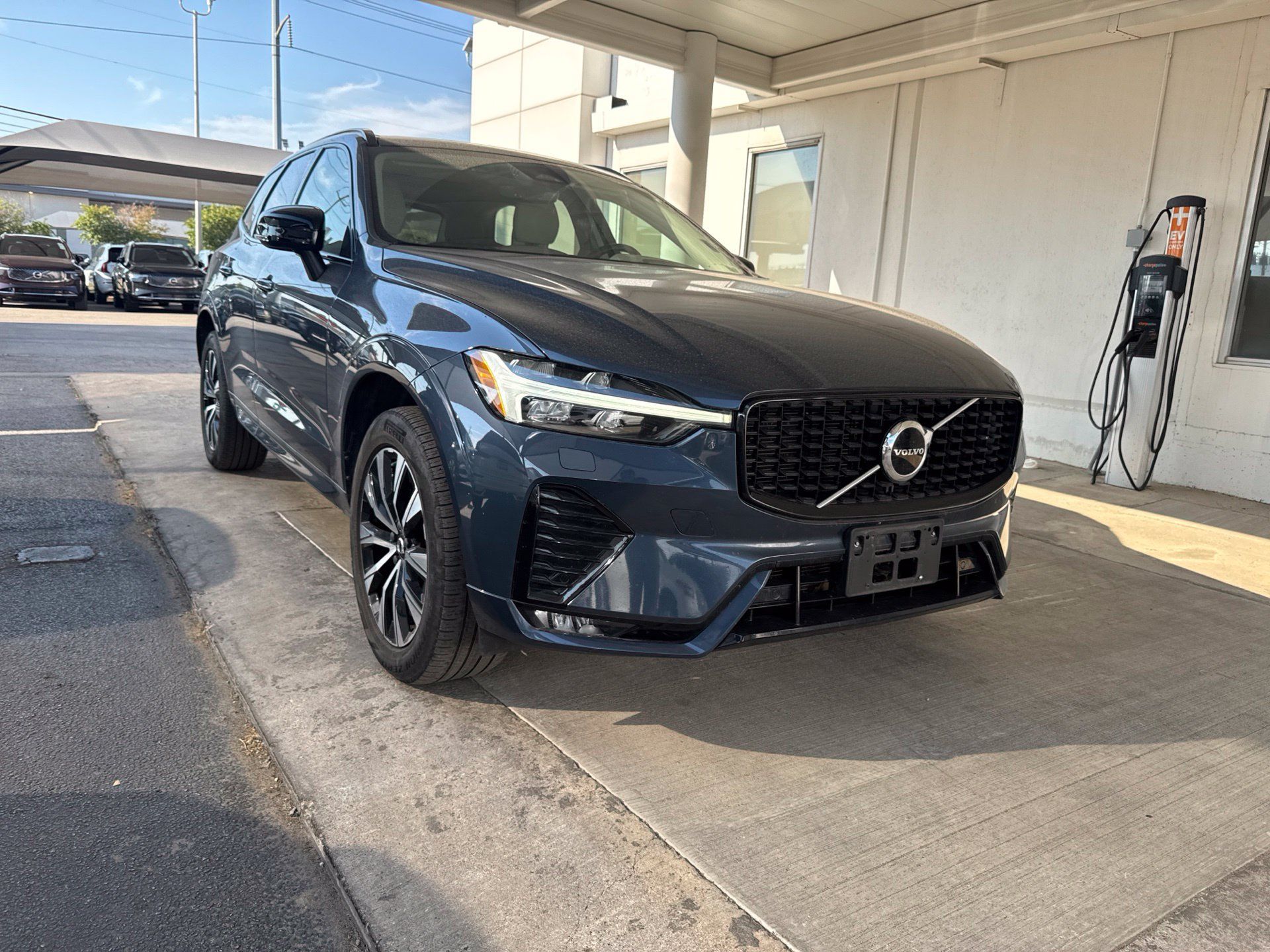 Used 2024 Volvo XC60 B5 Core w/ Protection Package Premier AWD/4WD image 3