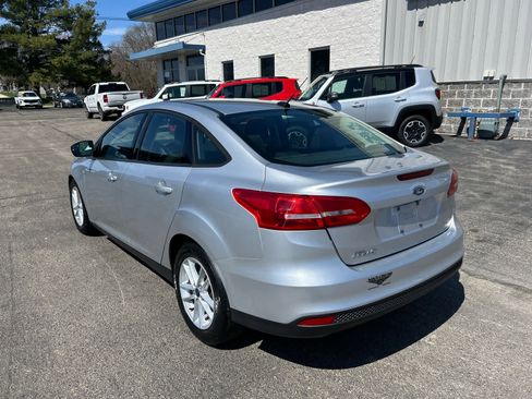 Used 2017 Ford Focus SE image 5