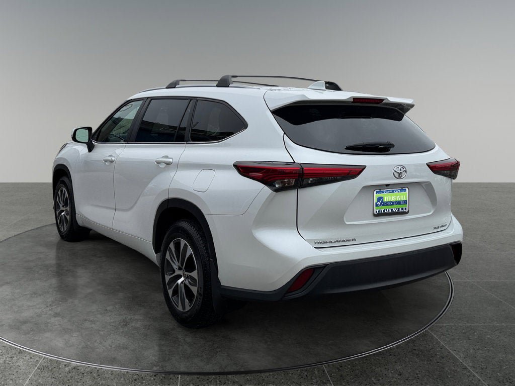 Used 2023 Toyota Highlander XLE AWD/4WD image 7