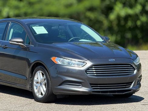 Used 2016 Ford Fusion SE FWD image 15