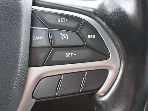 Used 2020 Jeep Grand Cherokee Altitude AWD/4WD image 19