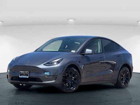 Used 2023 Tesla Model Y Long Range AWD/4WD image 2
