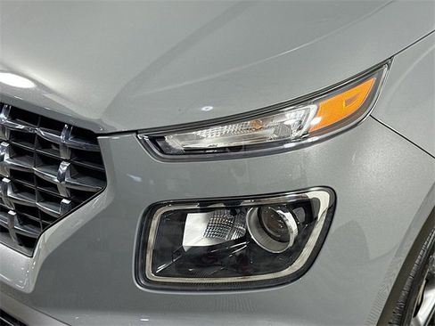 Used 2023 Hyundai Venue SEL image 3