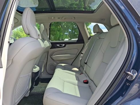 Used 2023 Volvo XC60 B5 Plus w/ Climate Package AWD/4WD image 10