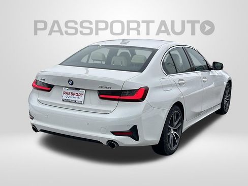 Used 2022 BMW 330i xDrive Sedan w/ Premium Package image 5