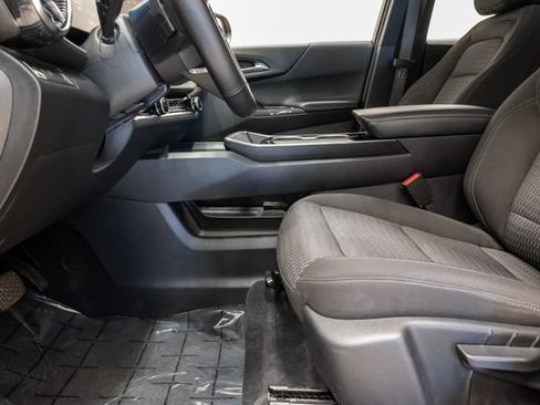 Used 2025 Chevrolet Equinox LT FWD image 11