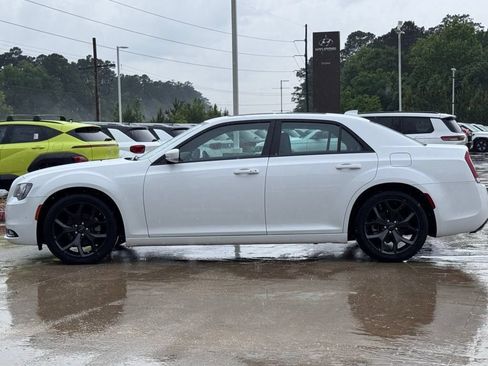 Used 2023 Chrysler 300 S RWD image 12