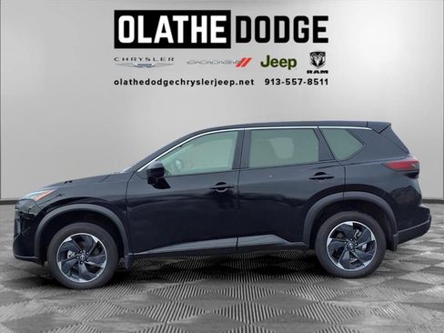 Used 2024 Nissan Rogue SV image 17
